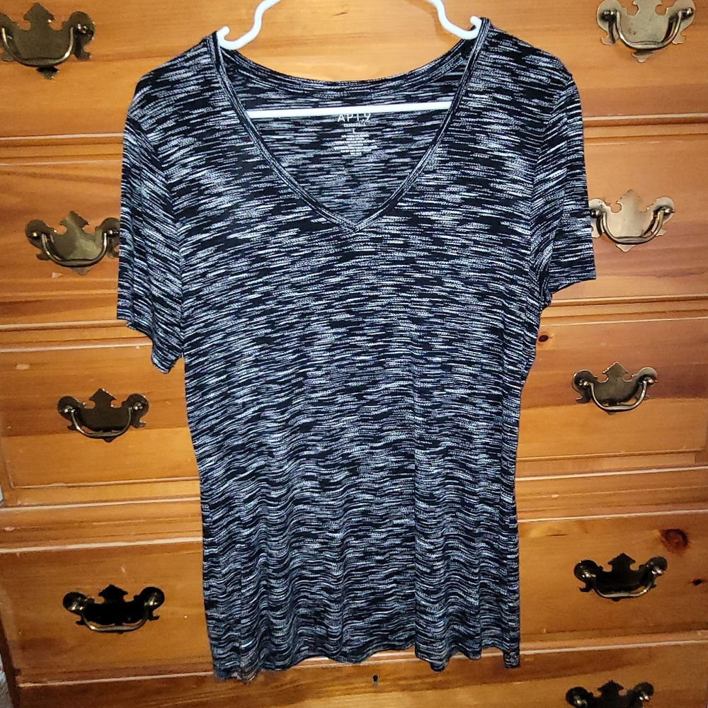 Black/white tshirt